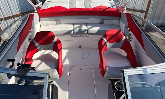 **Premium** Barco MTX 220 para um dia incrível em Austin, Texas!!