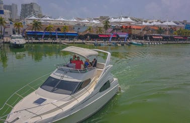 Reserve the 38ft Private Yacht For Up To 12 People in Cancún, Quintana Roo