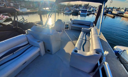 SunTracker 21' Pontoon (up to 10) Hurry and grab 10% off May Bookings