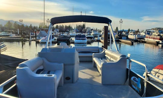 SunTracker 21' Pontoon (up to 10) Hurry and grab 10% off May Bookings