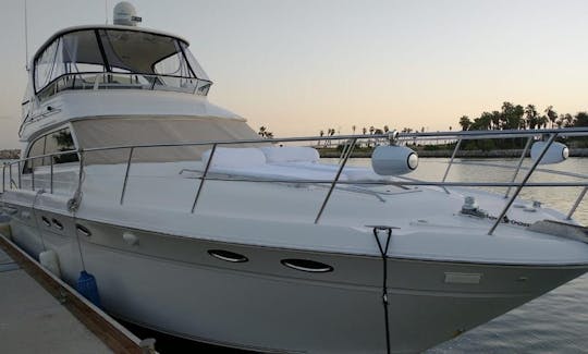 Aluguel de iates a motor Sea Ray de 52 pés em Cabo San Lucas, México