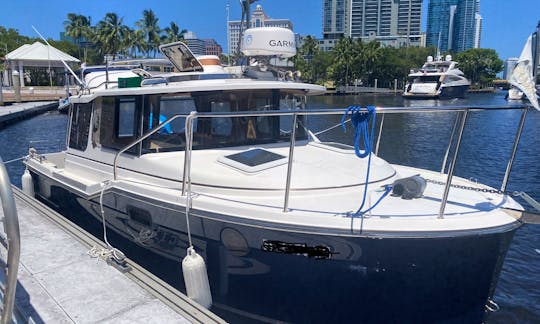 Ranger Tug 28ft Motor Yacht Rental in Fort Lauderdale, Florida