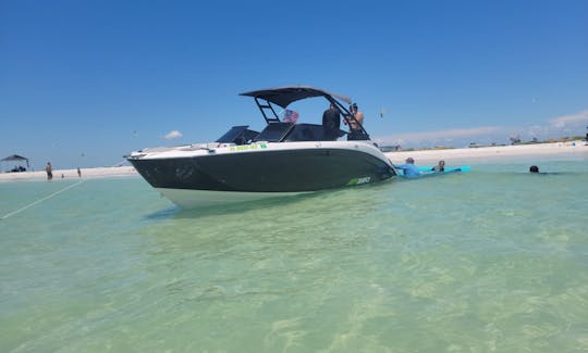 Disfruta de este NUEVO Bowrider de 25 pies para 2022 en la costa o el golfo cerca de Clearwater