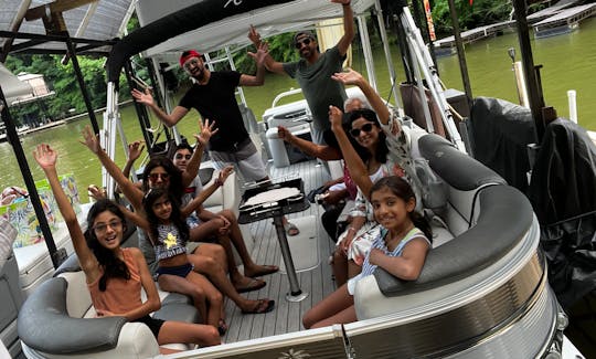 Cubierta doble de lujo Lake Lanier con capitán y tobogán