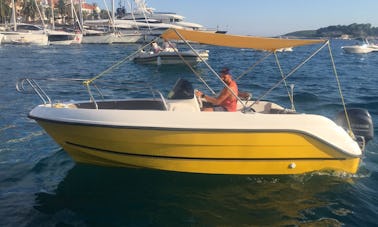 Lancha motora Marinello con fueraborda de 60 CV en alquiler en la ciudad de Hvar