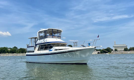 Captained 40ft Luxury Motor Yacht for Rent in Washington D.C.