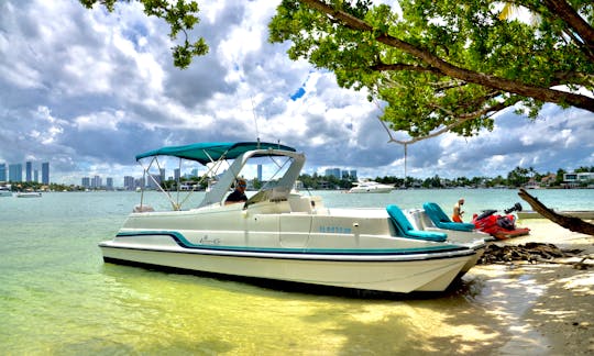 30ft Power Catamaran for rent in Miami, Florida!