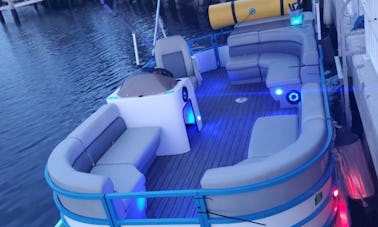 24FT Brand New 2022 Pontoon Boat in Miami Florida for up to 10 peoples