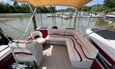 23ft Odyssey Pontoon Rental in Washington, District of Columbia