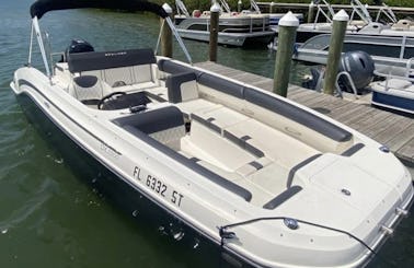 Beautiful BAYLINER DX2000 Deckboat for Rent in North Miami Beach