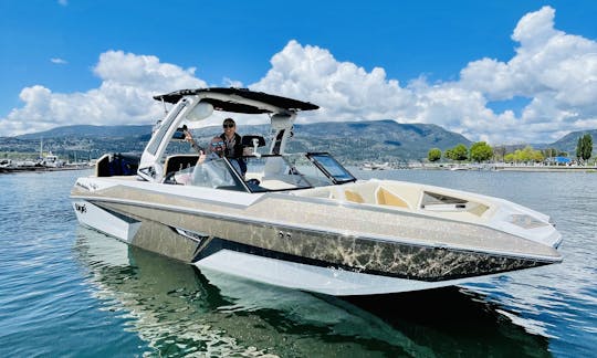 Aluguel de barcos de surf Tige 24RZX Wake 2022 em Kelowna, Colúmbia Britânica