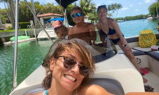 Amazing Cruise on Stingray boat in Miami Beach celebrity house sunset tour