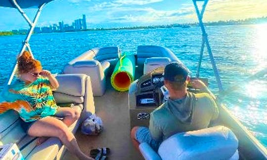 Beach Babe - Comfortable Pontoon Party Boat | 25' Bennington Pontoon in Fort Lauderdale