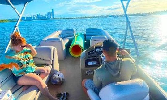 Beach Babe - Popular 25' Private Party Cruise in Fort Lauderdale - 12 Passengers