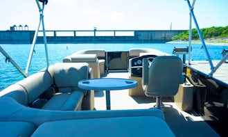 Brand new 2022 Bentley Pontoon 24FT, Lake Travis, Captained