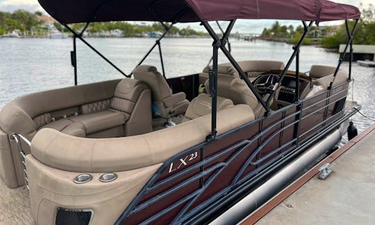 Luxurious 2021 Bennington 23LXFB 25ft Pontoon Boat in Riviera Beach and Jupiter, Florida!