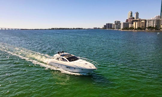 55ft Azimut Express Motor Yacht Charter in Miami Beach