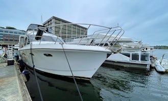 60' Flybridge charter Yacht rental in Seattle, Lake Union