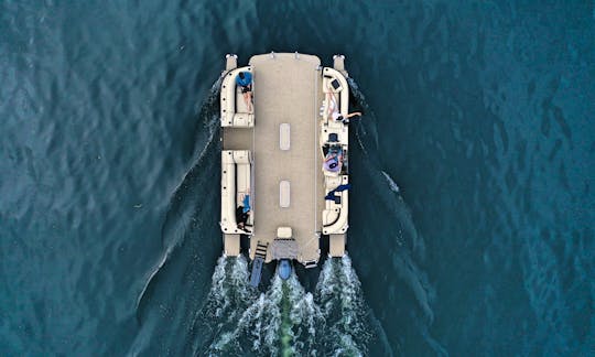 Lake Union cruise on Seattle's only Expandable Pontoon Boat