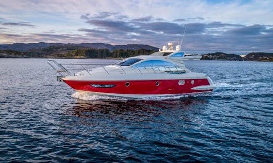 Iate italiano de luxo Azimut Premier Party de 44 pés, com até 13, além de jet ski disponível