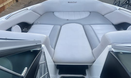 Barco de wake/surf Mastercraft de 25 pés