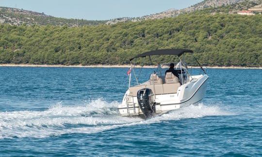 Quicksilver Activ 675 Rental in Split