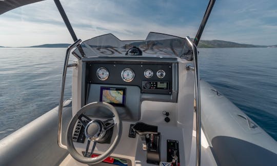 Alquiler de BWA 26 Gto Sport RIB en Trogir, Condado de Split-Dalmacia