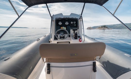 Alquiler de BWA 26 Gto Sport RIB en Trogir, Condado de Split-Dalmacia