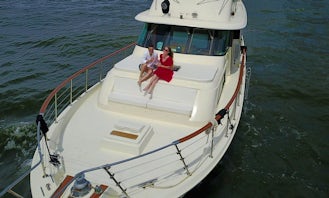 60FT Hatteras Luxury Motor Yacht Trident in NY Harbor - US Coast Guard Inspected