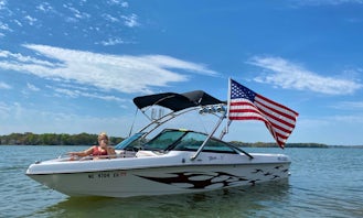 23ft Calabria Wake Boat with Captain available on Lake Norman