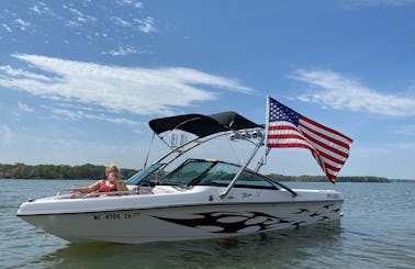 23ft Calabria Wake Boat with Captain available on Lake Norman