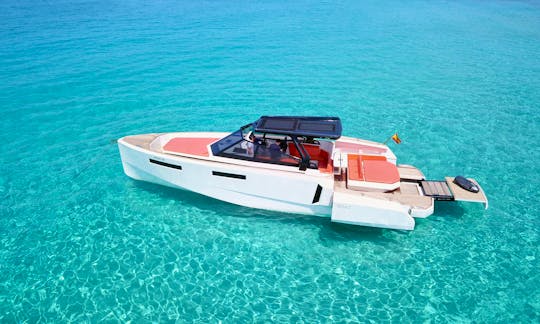 Exclusive boat for rent i Ibiza. Evo R4 WA, not for everyone.