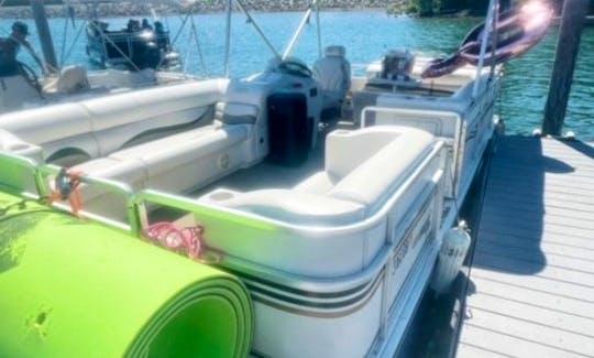 Harris Float Pontoon Boat Rental in Cornelius, North Carolina