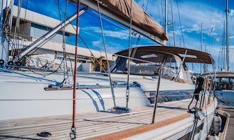Jeanneau Sun Odyssey 519 Sailing Charter in Arrecife