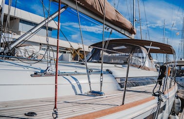 Jeanneau Sun Odyssey 519 Sailing Charter in Arrecife