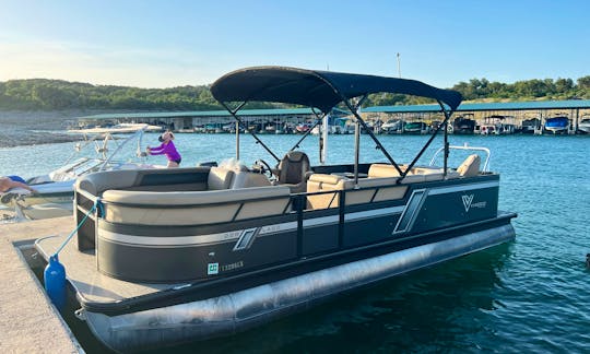 Luxury Viaggio Tritoon Boat Rental in Lake Conroe, Texas