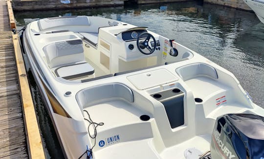 The Perfect Boat To Enjoy Lake Union