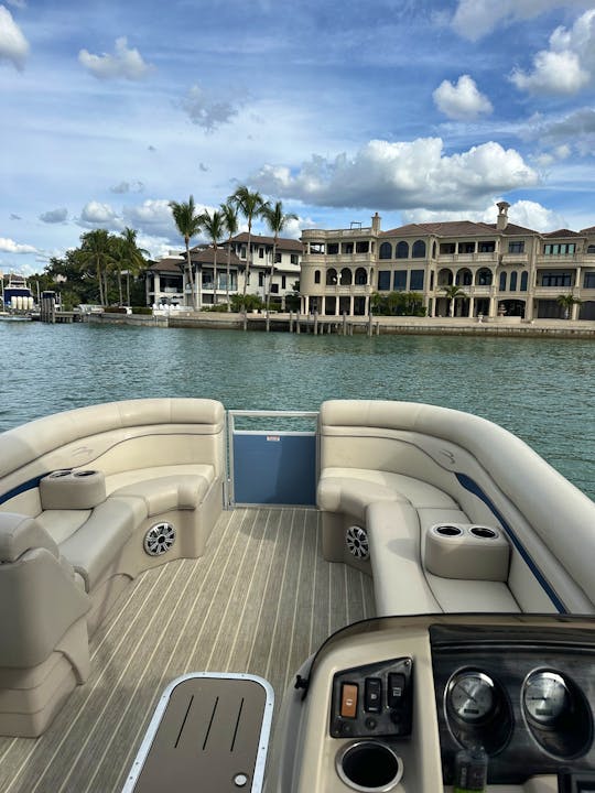 22' Party Cruiser Rental in Sarasota, Florida