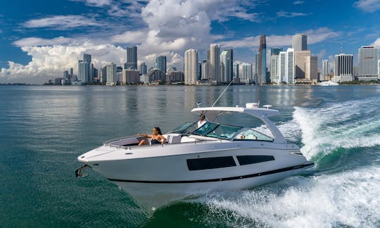 Barco a motor H350 Four Winns de 35 pés em Miami Beach, Flórida