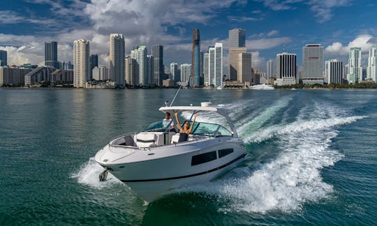 Barco a motor H350 Four Winns de 35 pés em Miami Beach, Flórida