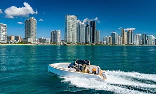 Luxury 38ft Prado Italian Yacht for Cruise in Miami Beach!!