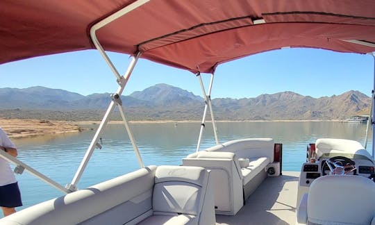 2022 Crest 240LX Tritoon for rent at Roosevelt Lake with seating for 12!