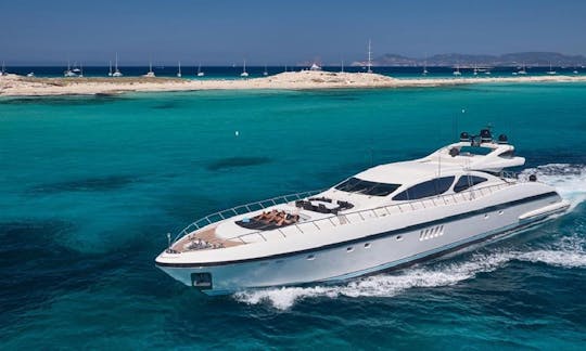 Alquiler de un mega yate de lujo Mangusta de 130 pies en Ibiza con conserje 💎 Illes Balears