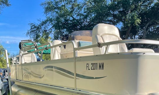 Pontoon for up to 10 people in Inverness, Florida
