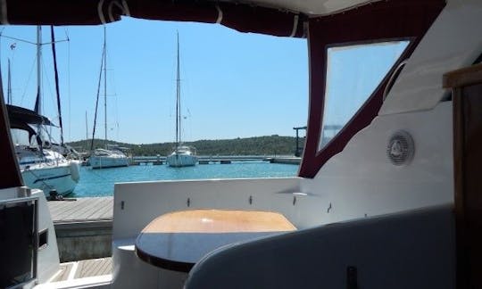 Saggita Motor Yacht Rental in Šibenik, Šibenik-Knin County