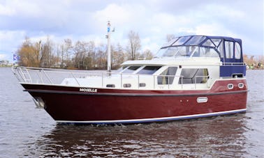 Zuiderzee 35 Houseboat Rental in Terherne, Friesland