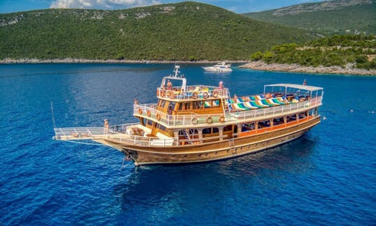 Excursión a la bahía de Boka Kotor en barcos de Knez Lipovac