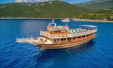 Visite de la baie de Boka Kotor par les navires Knez Lipovac