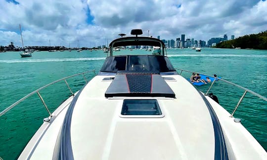 YACHT🛥 RENT BEAUTIFUL IN MIAMI DOWNTOWN🏙😍