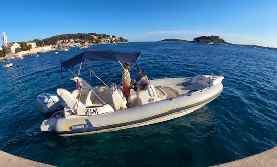 Marlin 23 RIB with 200 Hp Outboard for rent in Hvar
